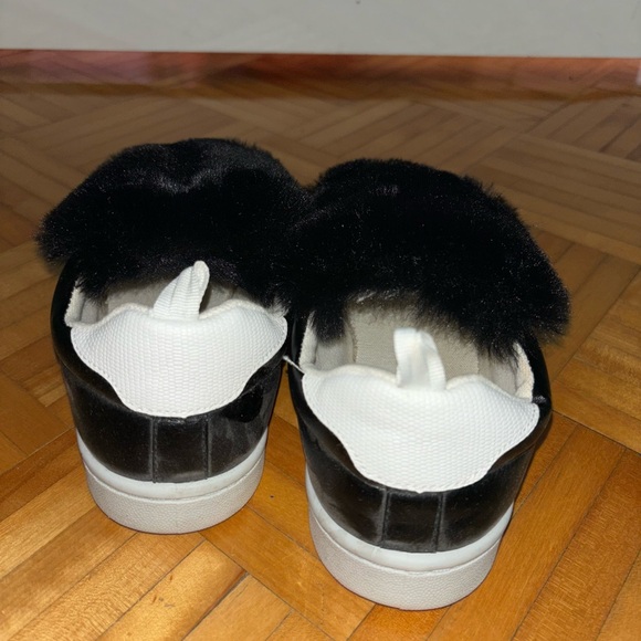 Fur shoes size 7 women’s from ardene - Picture 3 of 4